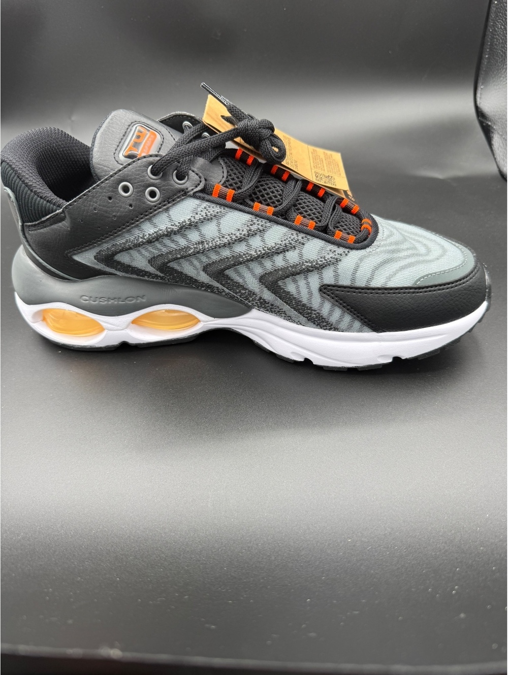 Men’s Sneakers Size 10 Black Orange FQ2437-001 New